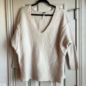 Light pink / cream Free People v-neck sweater slouchy sleeve M